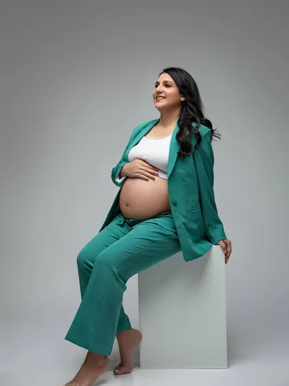 A confident and happy portrait in the green pantsuit. This look proves that maternity style can be both powerful and beautiful.