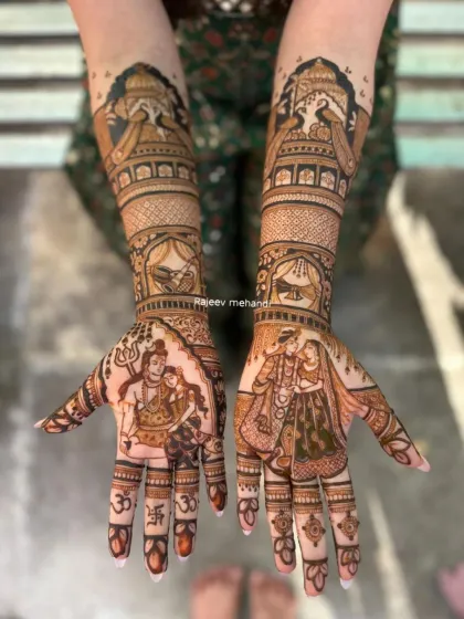 A beautiful blend of divine love and marital bliss. This design showcases Lord Shiva and Parvati on one palm and a classic bride and groom portrait on the other.