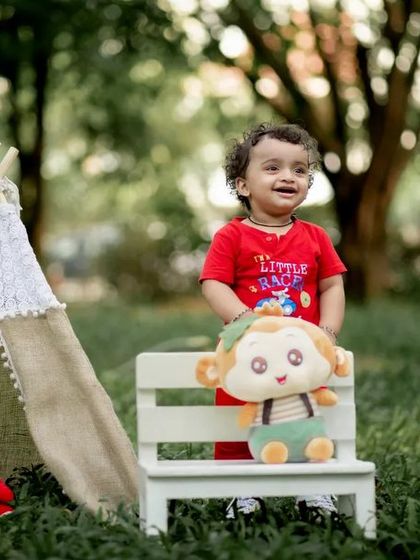 A little sunshine mixed with a lot of love. This outdoor first birthday shoot is full of happy energy.