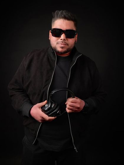 The Look: DJ Sau's Press Kit photo 4