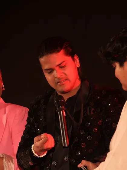 A close-up moment during my TEDx performance. This is where I use subtle mentalism techniques to create a personal connection, even in a large auditorium. It's about making every single person feel like they are part of the experience.