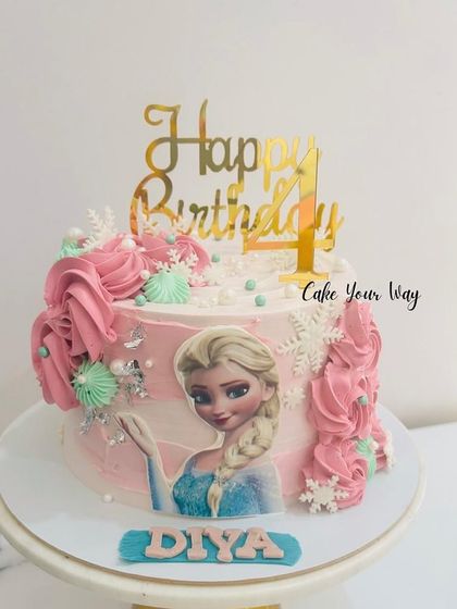 Every little princess deserves some magic. A lovely Frozen cake featuring Elsa for a first birthday.