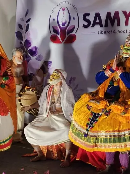 A powerful and colorful Kathakali performance from our Kerala retreat.