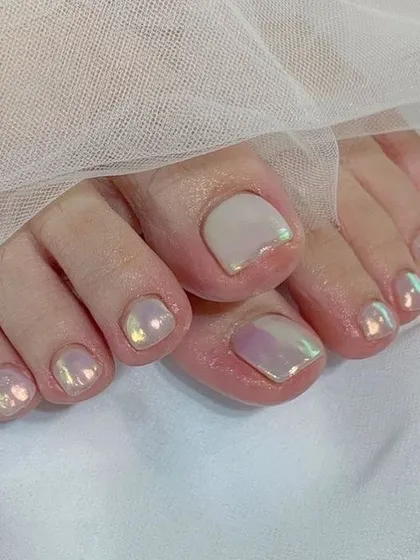 My training covers more than just hands. Here is an example of a gel pedicure with a beautiful unicorn chrome finish, demonstrating how to apply advanced techniques to toenails for a complete service offering.