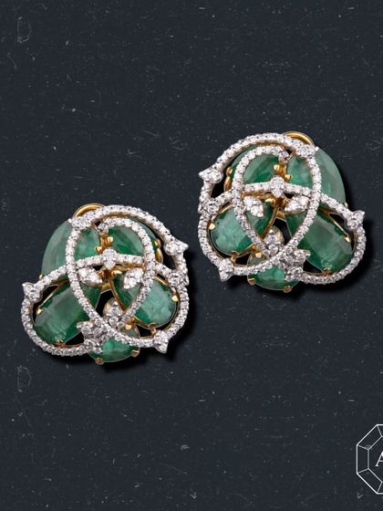 These emerald earrings are a treasure waiting to be discovered, perfect for a world of fantasy.