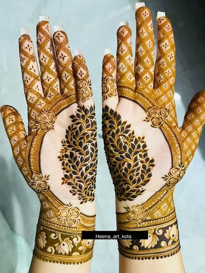 For the bride who loves a modern aesthetic with a touch of tradition. This back-hand design uses negative space and a central leafy motif to create a bold, elegant statement that is both contemporary and timeless.