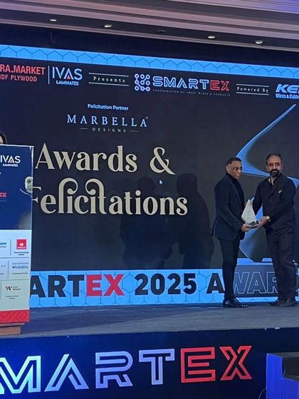 Receiving an award at the Smartex 2025 event.