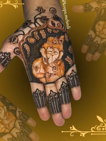 A serene Ganpati portrait design. The shading and details bring the image to life, making it a perfect centerpiece for your festive mehndi.