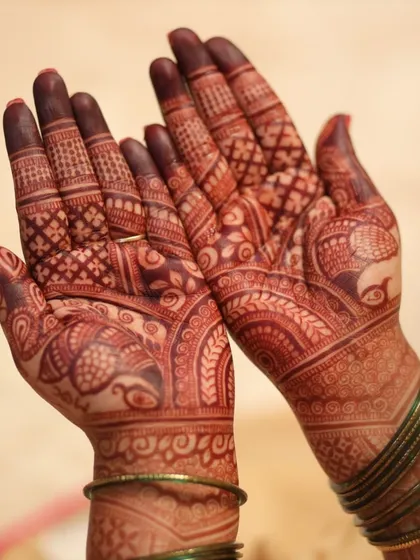 The final result is just as important as the design itself. This is the beautiful, rich, and dark henna stain my clients can expect a couple of days after application, ensuring your mehendi looks stunning for your big event.