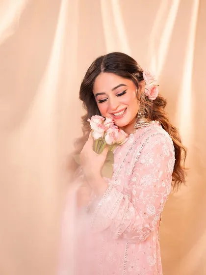 Mahhi Vij looks like an absolute dream in the Anmika Organza Pink Kurta set. The soft pink color is so flattering on her.