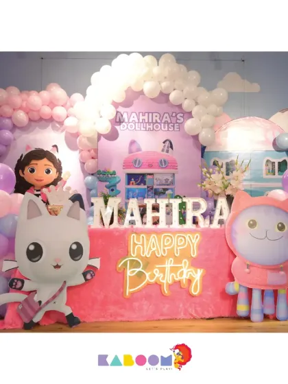 A-meow-zing! We bring the magic of Gabby's Dollhouse to life with this colorful setup, featuring Gabby, Pandy Paws, Mercat, and a vibrant neon birthday sign.