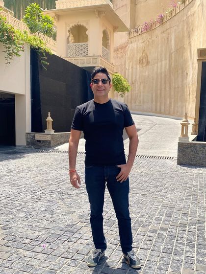 A simple but strong look in a black t-shirt and jeans. Sometimes, less is more, even when surrounded by grand architecture.