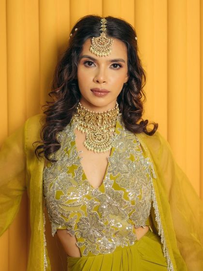 Mehendi & Haldi Looks photo 17