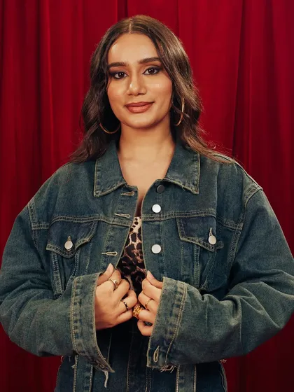 A classic, girl-next-door look for the Freakins campaign. I created soft waves and a natural, flattering makeup look that is perfect for a commercial denim brand.