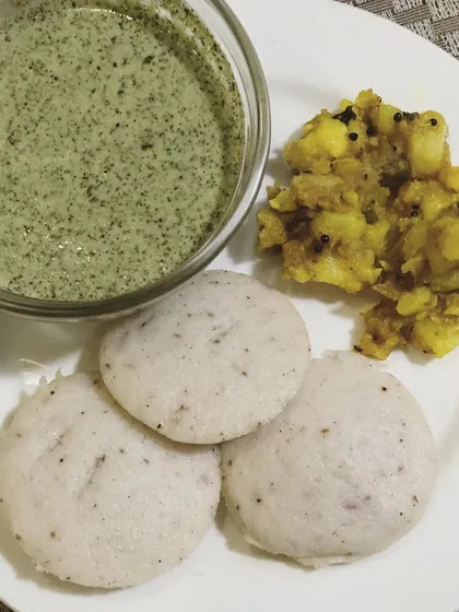 During Navratri fasting, this meal of Sama ka Chawal (Barnyard Millet) idli with coconut mint chutney and potato bhaji is perfect. Millets are light, easy to digest, and provide sustained energy, making them an excellent grain for any time of year.