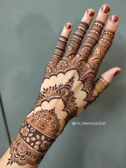 This is one of my favourite designs I did for myself. It features classic dome shapes and a beautiful floral wristband, a perfect example of Indo-Arabic style.