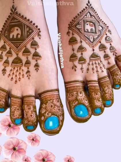 A simple yet stunning design for the feet. This pattern features hanging jhumkas and elephant motifs inside a diamond shape, creating a unique and stylish look.