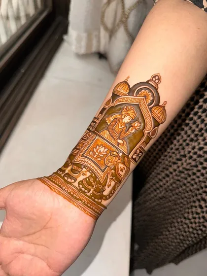 A royal entry for the groom! This design features a groom arriving on a majestic elephant, a classic baraat scene.