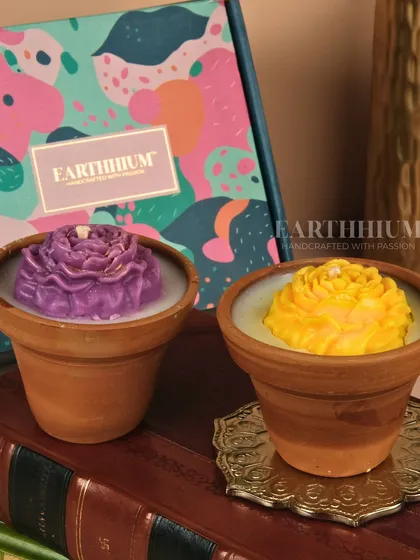 Another lovely color combination for my terracotta pot candles, a rich purple and a bright yellow.