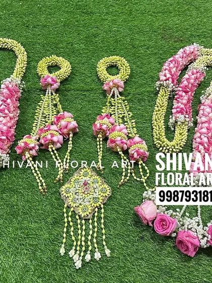 This image showcases a complete bridal set, including a beautiful shela made from Tagar buds and pink rose petals, perfect for the wedding ceremony.