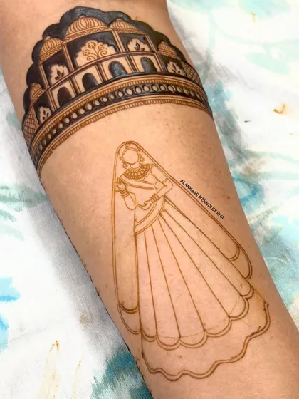 The outline of a bride standing before a palace arch, the first step in creating a full portrait design.