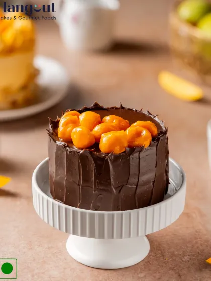 Rich, juicy, and chocolaty. This Mango Chocolate Bento Cake combines the tropical sweetness of mango with the deep flavor of chocolate for a truly indulgent treat.