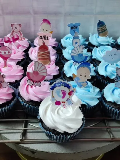 Celebrating a new arrival is so special, and these baby shower cupcakes are designed to match the excitement. This set includes both pink and blue frosted cupcakes with adorable themed toppers like baby clothes, strollers, and teddy bears.