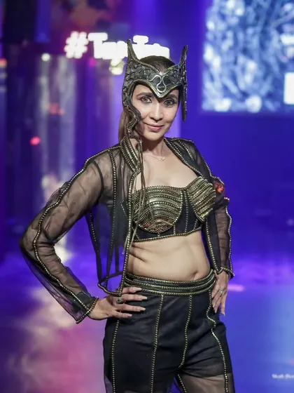 A closer look at the intricate headpiece and metallic bustier from the Pankaj Kumar Studio collection at 'Walk in Style'.