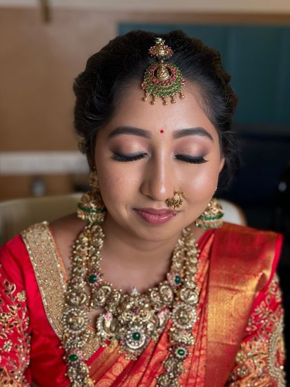 A close-up of Sowmiya's eye makeup for her Muhurtham. The soft pink and brown tones with a touch of shimmer create a romantic and elegant look that enhances her beautiful eyes.