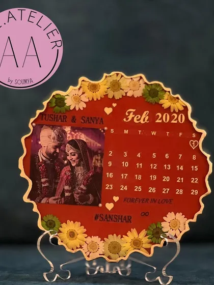 Another look at this stunning red wedding calendar frame, designed to be a centerpiece. The details are crisp and the colors are vibrant, making it a truly eye-catching gift.