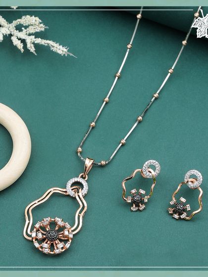 The complete Eclipse Glow set, a perfect example of modern, artistic jewellery design.
