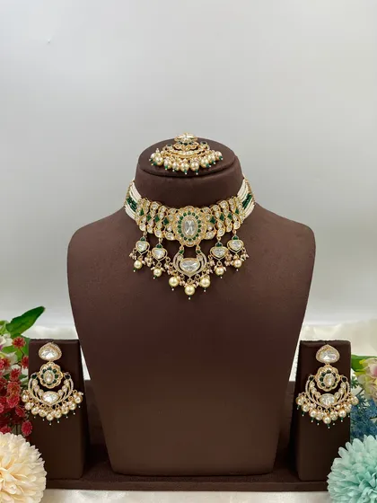 The full 'Darbaar' set in green.