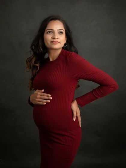A graceful profile shot that beautifully highlights your baby bump. This is a classic pose that creates a simple, elegant, and timeless portrait.