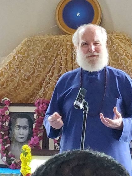 Nayaswami Haridas sharing wisdom and inspiration during a Sunday Satsang. Our talks are designed to be practical and heart-opening, translating deep spiritual principles into guidance for everyday living.