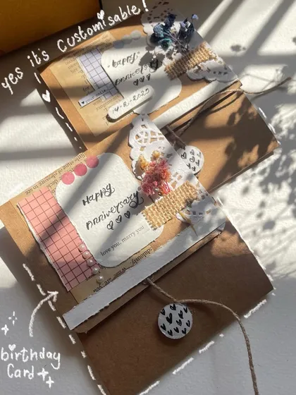 Yes, it's customizable! This image shows two different cards, one for a birthday and one for an anniversary, to give you an idea of how we can personalize it for your occasion.