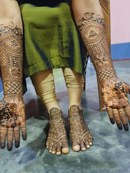 A complete bridal mehendi set, with coordinated designs for both hands and feet. I ensure the patterns flow together, creating a stunning look from head to toe for the bride.