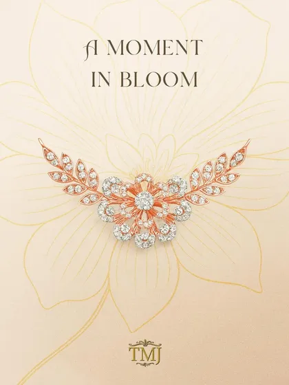 A moment in bloom. This beautiful brooch, which can also be worn as a pendant, features a floral design crafted from rose gold and brilliant diamonds.