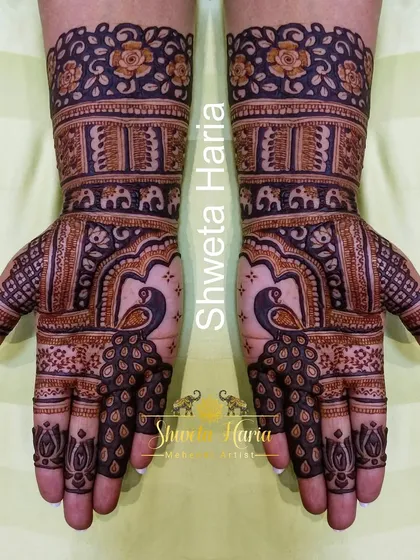 I design beautiful, coordinated mehendi for the entire bridal party. This full-hand design for the sister of the bride features bold peacock figures and traditional Indian patterns, ensuring the whole family looks and feels part of the celebration.