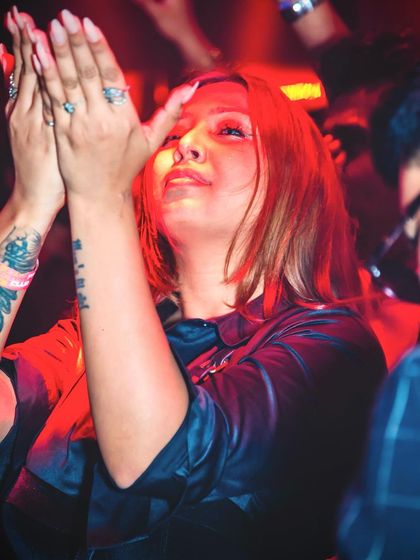 A guest clapping along to the music.