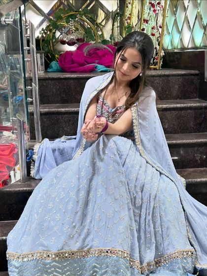 Another angle of this elegant guest look. The soft makeup allows her beautiful outfit and her natural charm to take center stage.