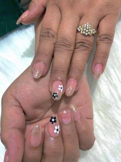 A closer look at the delicate flower art.