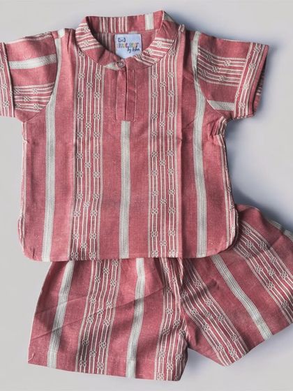 A lovely reddish-pink striped set for boys. The handwoven cotton has a beautiful texture, and the mandarin collar gives it a smart look.
