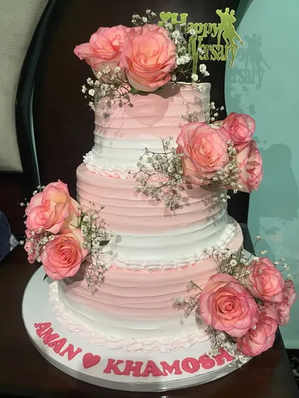 This three-tiered anniversary cake combines classic elegance with natural beauty. I decorated the eggless cake with soft pink and white frosting and adorned it with fresh, fragrant roses, creating a romantic and sophisticated look for a very special day.