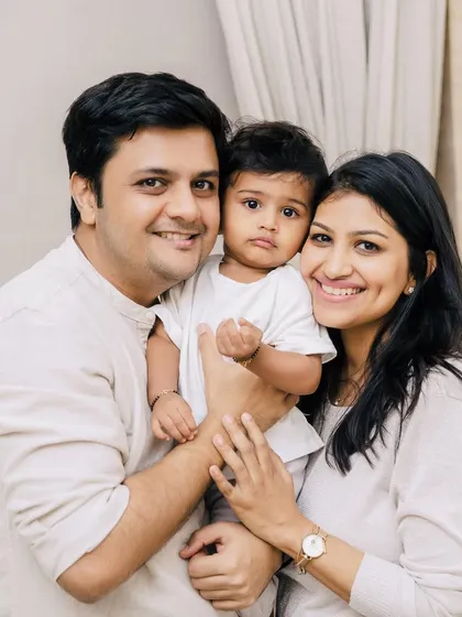This is the story of their love and the new life they are building together. A classic family portrait that preserves a moment in time, filled with warmth and connection.