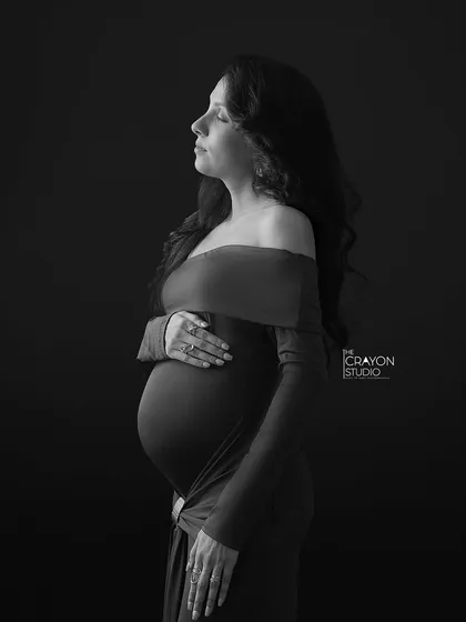 Sometimes, the most powerful portraits are the simplest. This classic black and white fine art photograph, taken in my studio, focuses entirely on the beautiful silhouette of motherhood, creating a quiet, strong, and elegant memory.