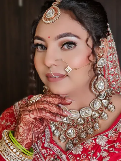 Another stunning close-up of my bride. Her beautiful eyes and flawless makeup are the focus here, showing the level of detail I put into every look.