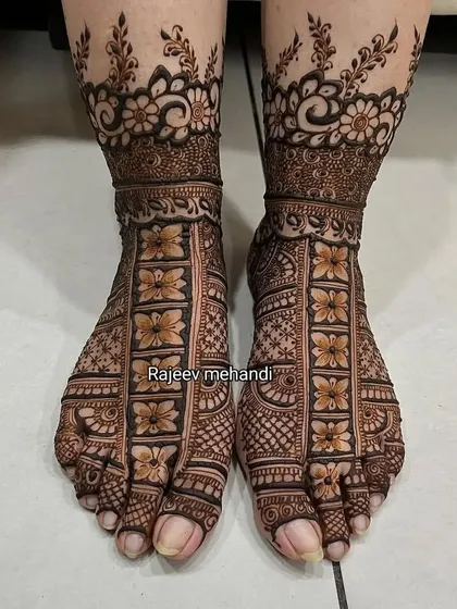 A beautiful floral foot mehendi design, with a net of flowers covering the feet and a floral band at the ankles.