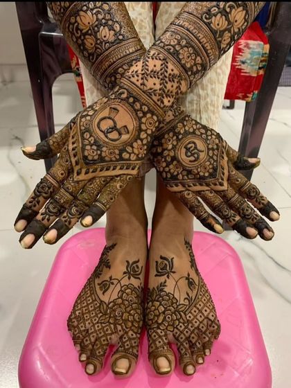 A full bridal look with matching hands and feet, featuring the couple's initials 'S' and 'V' in prominent diamond shapes.