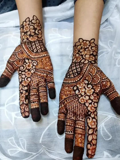 A clearer, brighter shot of the same Eid design, highlighting the clean execution.