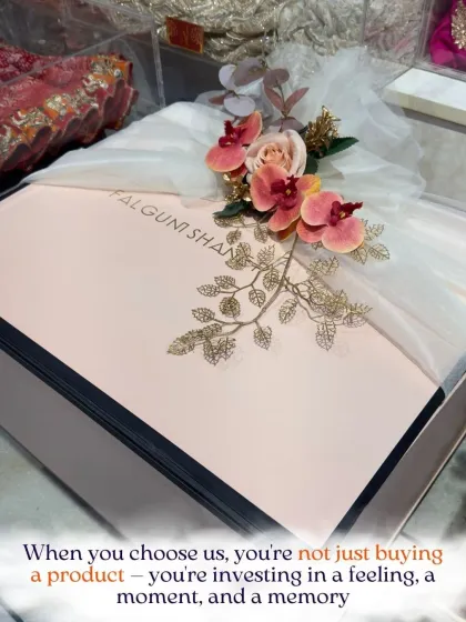 When you choose me, you are investing in a feeling. This elegant trousseau box for a Falguni Shane Peacock creation is adorned with delicate net and florals, ensuring the packaging is as special as the gift inside.